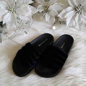 NWOT Steven Stan Ribbed Shower Slide Sandal
